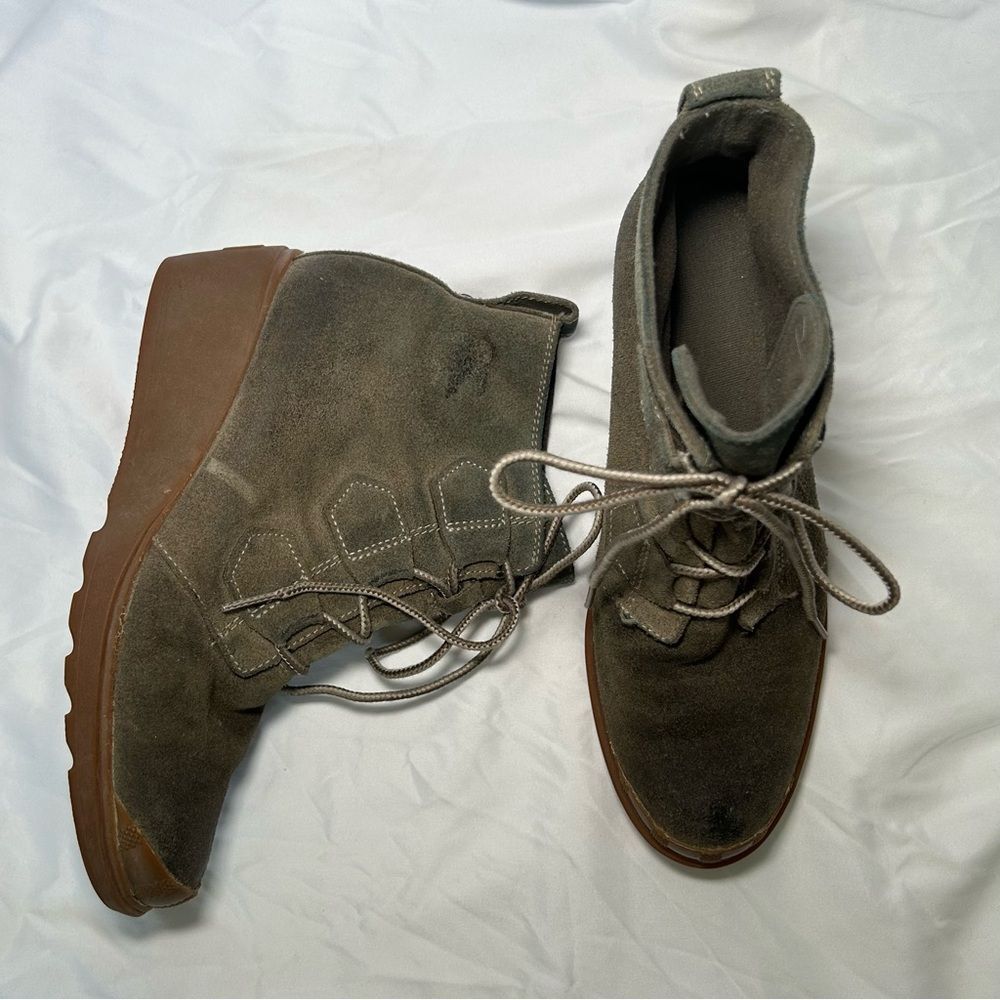 Sorel Toronto green suede lace up waterproof wedge boots women’s shoe size 7.5